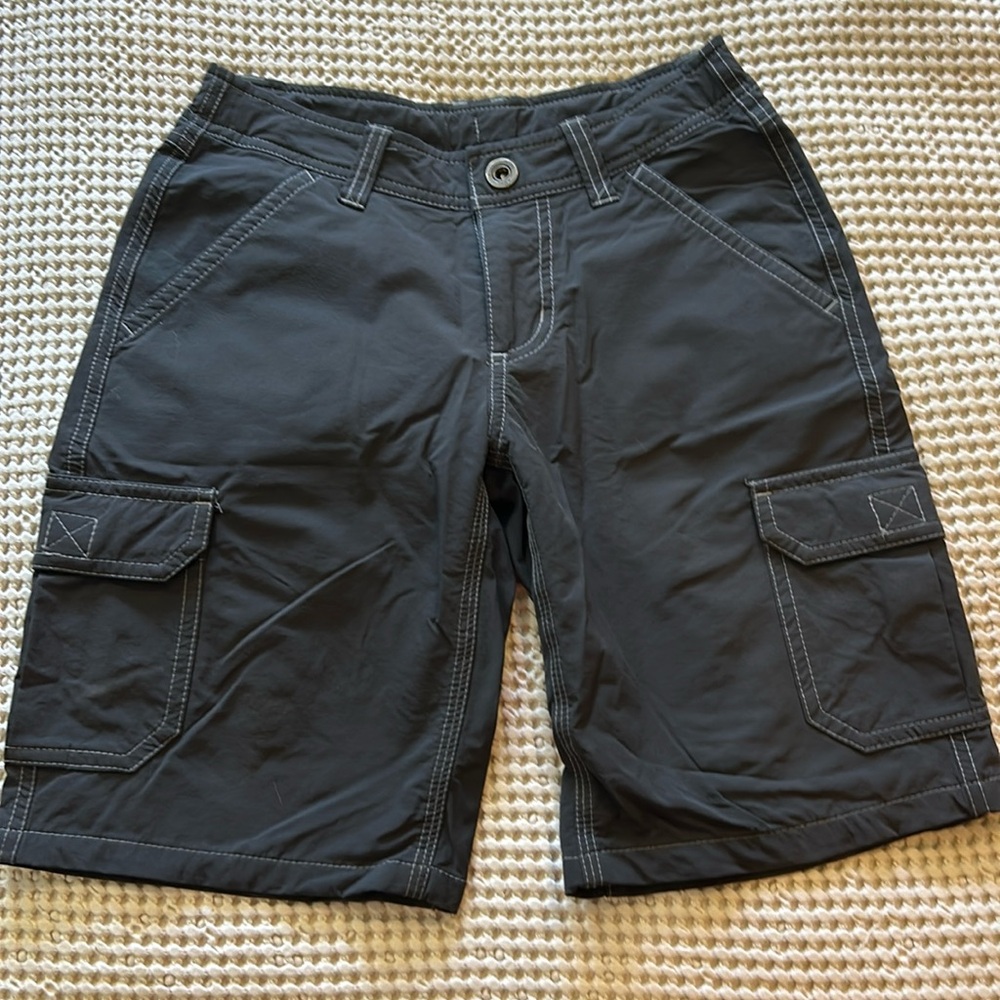 Youth unisex Kühl renegade cargo shorts. Small youth unisex 7/8
